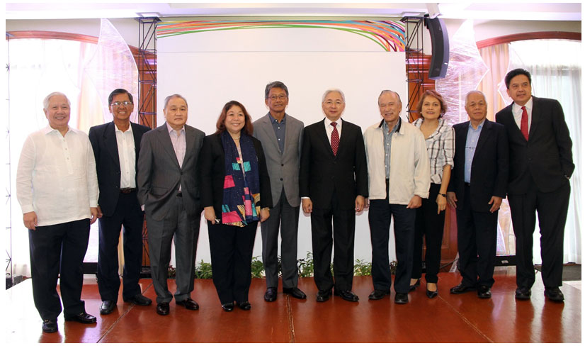 In the photo (from L to R): Oscar Reyes, Tito Aliga, MV Pangilinan, Aura Matias, Dado Banatao, Alfredo Pascual, Jun Berba, Rhod Gonzalez, Mag Albarracin, Mon Sigesmundo